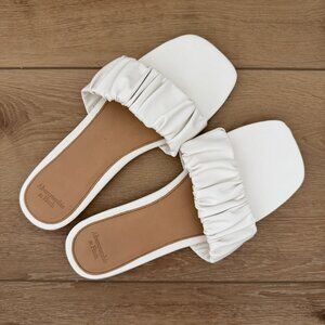 Abercrombie White Ruched Flat Sandals Size 9